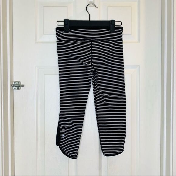 Ivivva Black and White Stripe Mesh Leggings Size 10 - Picture 6 of 11